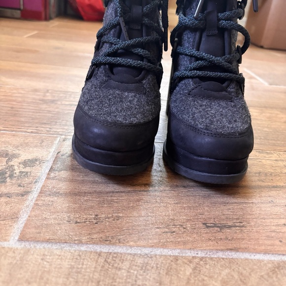 Sorel Blake Laceup Black and Gray Heeled Boots with Chunky Heel - Picture 4 of 9